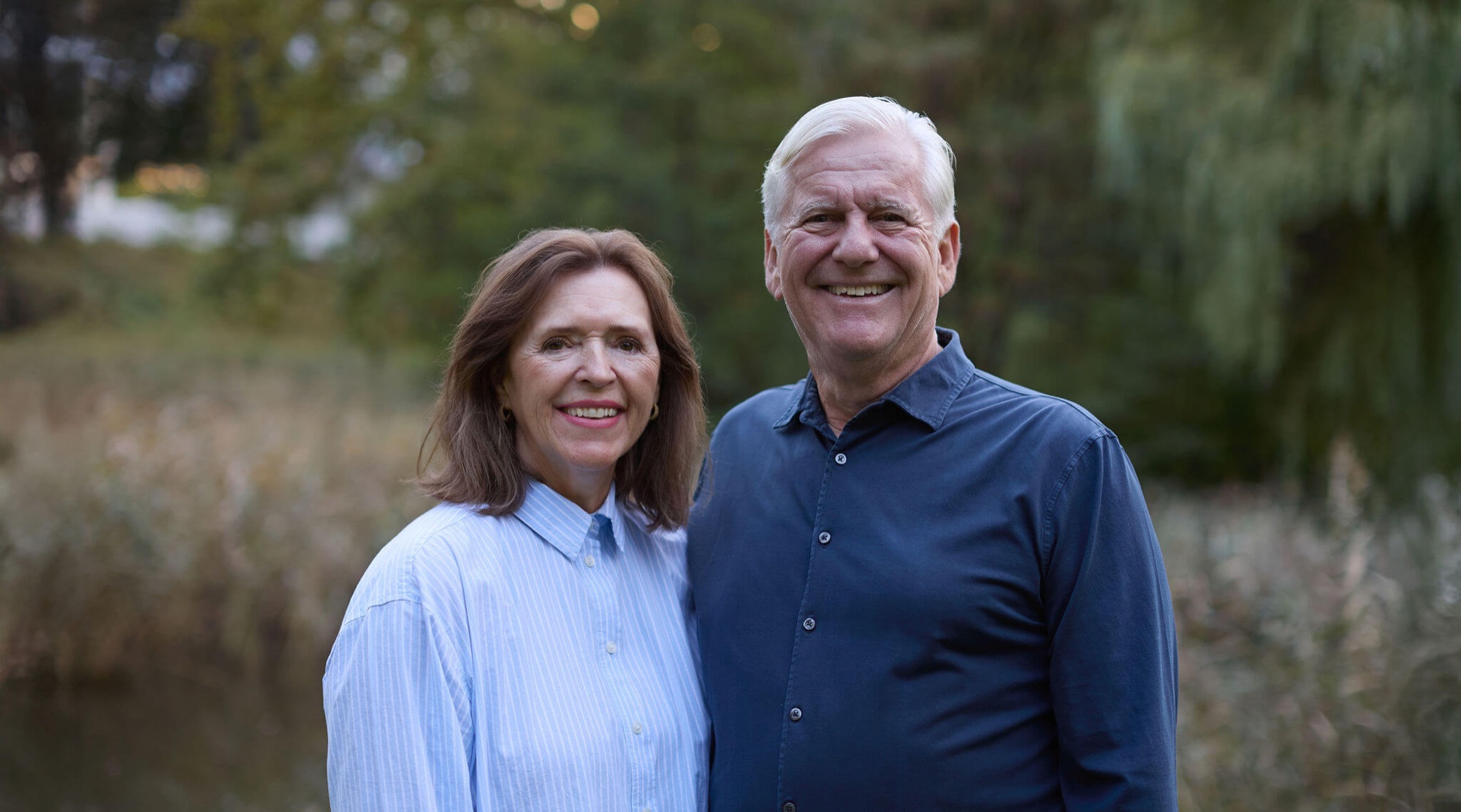 Elisabeth Røst og Erik Hovden utendørs